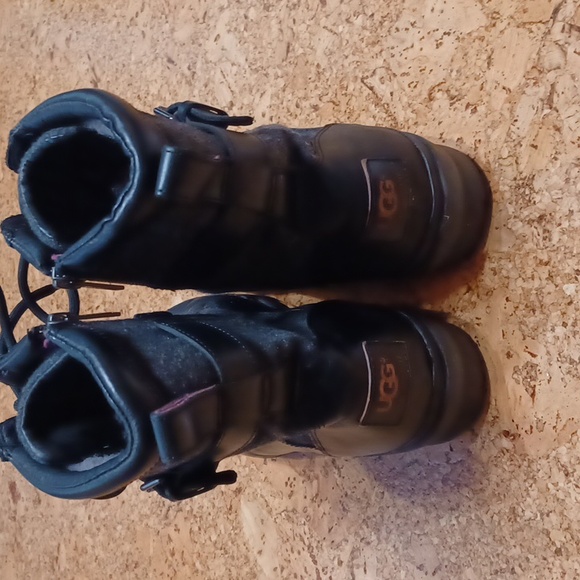 UGG Women's Kesey Waterproof Boots, Leather & Wool Size 9.5 Style #1005264 - Picture 3 of 16